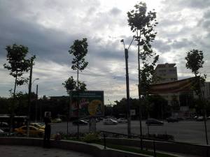 Vedere din București. Intersecția din rondul Baba Novac, văzută într-o dimineață de iunie. Foto cu telefonul: Călin Hera