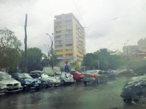 Vedere din București. Amintire de la ruperea de nori din 5 iulie, într-o zi ucigător de caniculară. Foto cu telefonul: Călin Hera